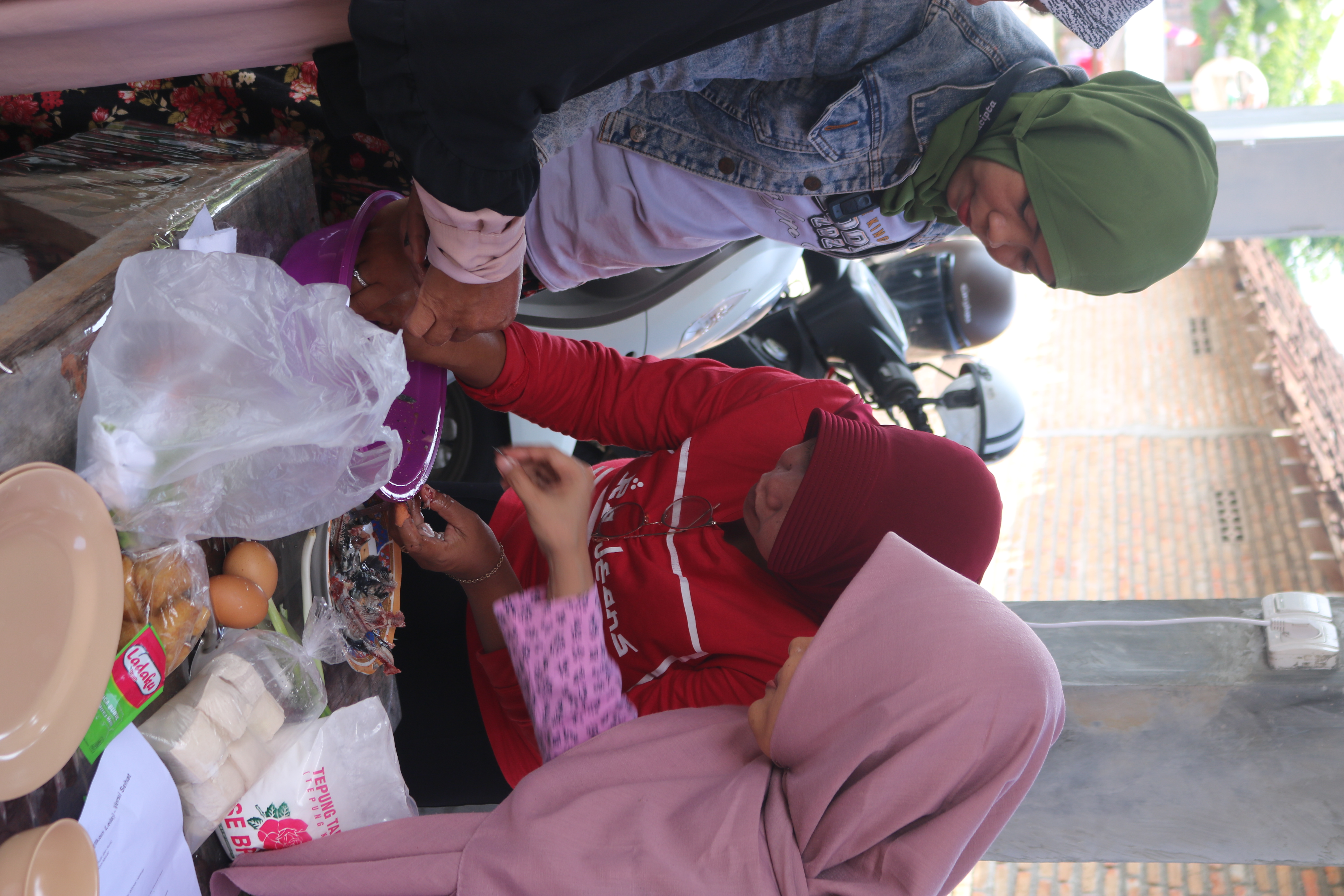 Proses Memasak Siomay Lele